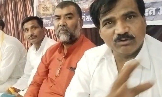 शिवपुरी में सरपंचों का फूटा गुस्सा, अधिकार कटौती के खिलाफ भोपाल में हुंकार भरने की तैयारी