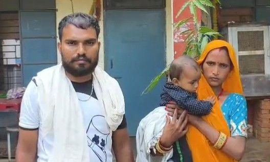 शिवपुरी में कागजों पर मरी हुई महिला को जिंदा साबित करने के लिए भटक रहा पति