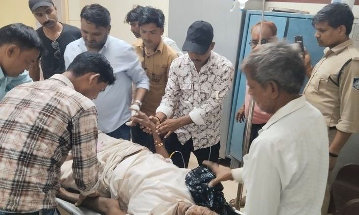 सबलगढ़ की रामपुर घाटी में अनियंत्रित होकर पलटा ई-रिक्शा, अस्पताल ले जाते समय बुजुर्ग की मौत और तीन घायल