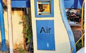 ग्वालियर में पेट्रोल पंपों पर बुनियादी सुविधाओं का अभाव, हवा-पानी के लिए भटक रहे वाहन चालक