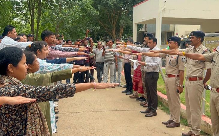 नशे के खिलाफ मुरैना में जागरूकता अभियान का आगाज, एसपी ने दिखाई हरी झंडी