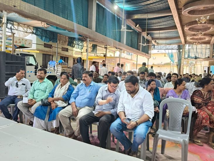 गुना में पटवारियों की बैठक: स्वामित्व रजिस्ट्री योजना के विरोध में हाईकोर्ट जाने की तैयारी