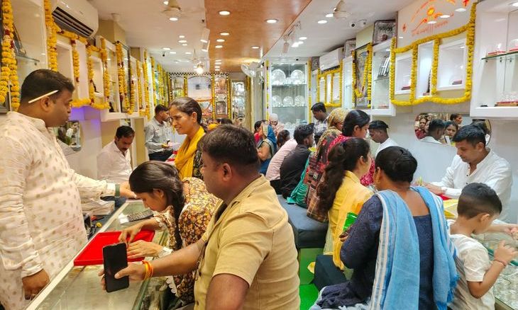 ग्वालियर में व्यापारियों का अनोखा डिजिटल सत्याग्रह, यूपीआई स्कैनर पर बांधा काला कपड़ा