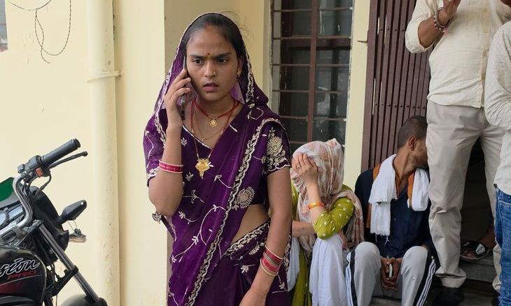 डबरा में ई-रिक्शा से महिला के 8 हजार रुपए चोरी, संदिग्धों पर मोगिया गैंग का शक, पुलिस जांच में जुटी