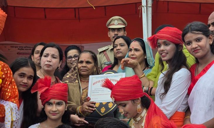 डबरा में हर्षोल्लास के साथ मना स्वतंत्रता दिवस, स्टेडियम ग्राउंड में जनपद अध्यक्ष ने फहराया तिरंगा