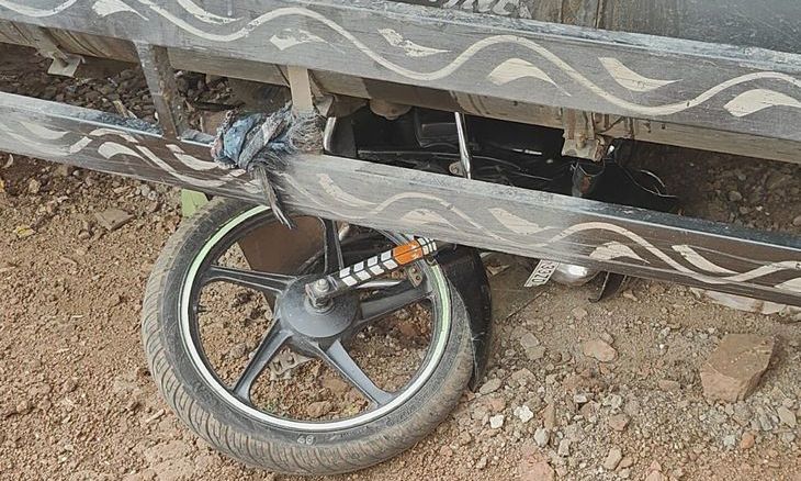 शिवपुरी में बेकाबू ट्रक ने मचाया उत्पात, बाल-बाल बचे लोग