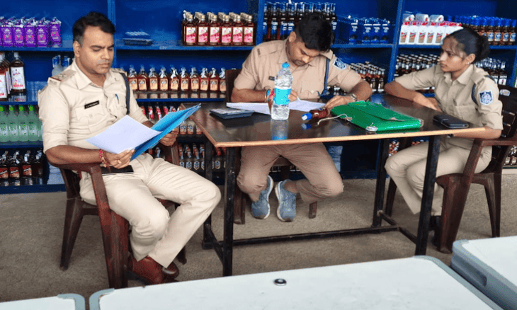 सागर हादसे के बाद अशोकनगर में आबकारी विभाग सख्त, त्रिवेणी नदी के पास 750 लीटर लाहन किया गया नष्ट