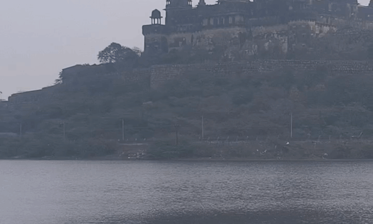 दतिया में लाला के तालाब की जल निकासी पर अवैध कब्जा, जांच में पांचों मुंह बंद मिले