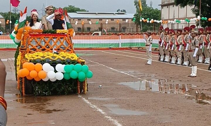 श्योपुर में उमंग के साथ मना स्वतंत्रता दिवस, प्रभारी मंत्री राकेश शुक्ला ने वीर सावरकर स्टेडियम में फहराया तिरंगा