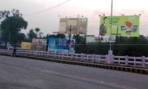 ग्वालियर में अवैध होर्डिंग्स पर हाईकोर्ट सख्त, 15 दिन में हटाने के आदेश; लापरवाह अधिकारियों पर भी होगी कार्रवाई