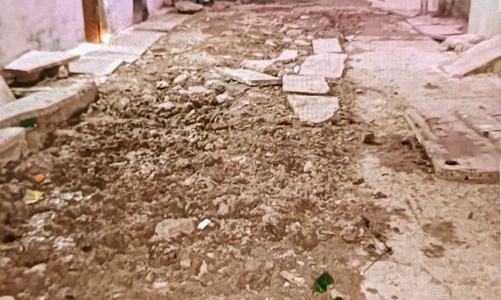 डबरा में सीवर लाइन की खुदाई से बिगड़े हालात, सड़कों पर पसरा दलदल