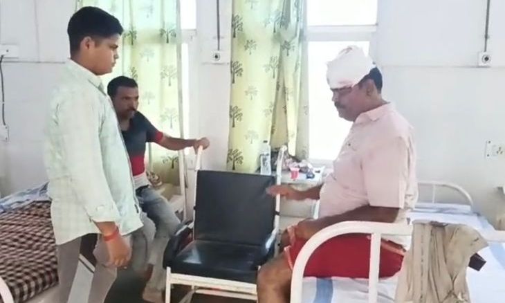 दतिया में क्रेशर के पास युवक से मारपीट व फायरिंग, लूट की मांग को लेकर सड़क पर हंगामा