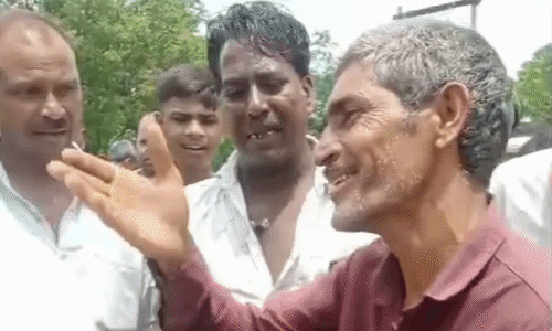 शिवपुरी में दो महीने से राशन नहीं मिलने पर भड़के ग्रामीण, सेल्समैन को घेरा