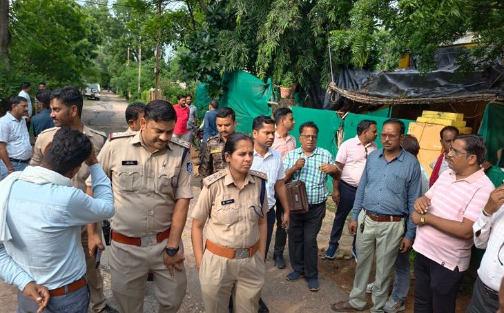 दतिया में राजघाट के पांच और शासकीय आवासों पर प्रशासन का चला बुलडोजर