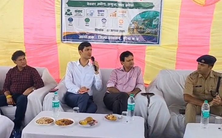 मुरैना में जनसंवाद कार्यक्रम: अधिकारियों ने सुनी समस्याएं, जलभराव और स्वच्छता पर दिए निर्देश