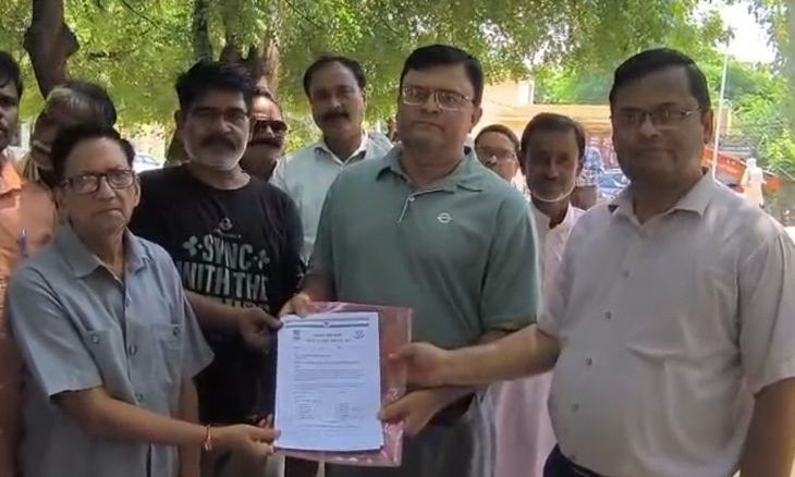 डबरा: वार्ड 25 में नाली पर अवैध कब्जे से जलभराव, एसडीएम के दरबार पहुंचे आक्रोशित रहवासी