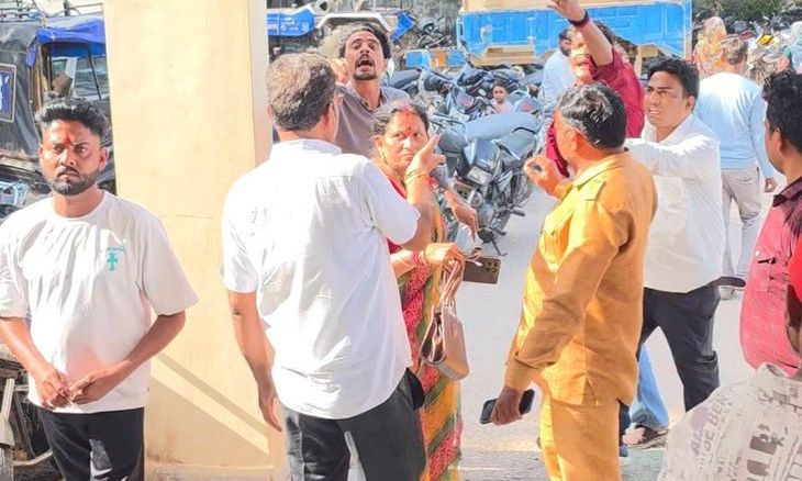 डबरा में थाने के अंदर आंगनबाड़ी सहायिका को धमकी देने पर गरमाया माहौल, ब्राह्मण समाज के प्रदर्शन के बाद दो आरोपी गिरफ्तार