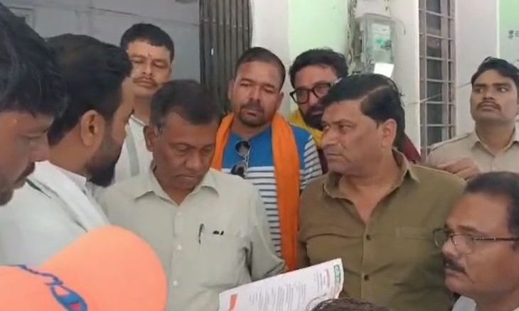 डबरा में धान की फसल बचाने के लिए फूटा किसानों का गुस्सा, डी-15 नहर में पानी छोड़ने की उठी मांग
