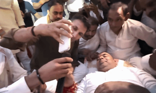 कैलारस शक्कर कारखाना बहाली की मांग: अनशन पर बैठे विधायक को मिला पटवारी का साथ, सरकार को चेतावनी