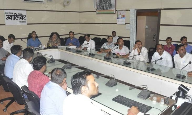 ग्वालियर में सुस्त राजस्व वसूली पर निगमायुक्त सख्त, तीन कर संग्रहकों को थमाए नोटिस