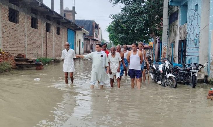 डबरा में भारी बारिश से बिगड़े हालात, पचास परिवारों के घरों में भरा पानी
