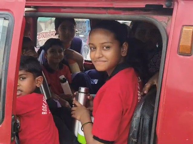शिवपुरी में राशन न मिलने पर ग्रामीणों का हंगामा, चार घंटे तक ठप रहा आवागमन