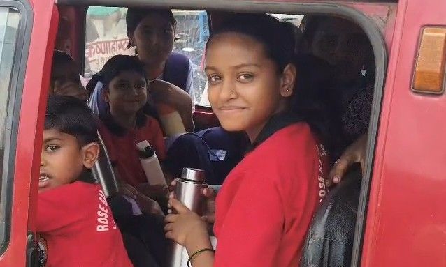 शिवपुरी में राशन न मिलने पर ग्रामीणों का हंगामा, चार घंटे तक ठप रहा आवागमन