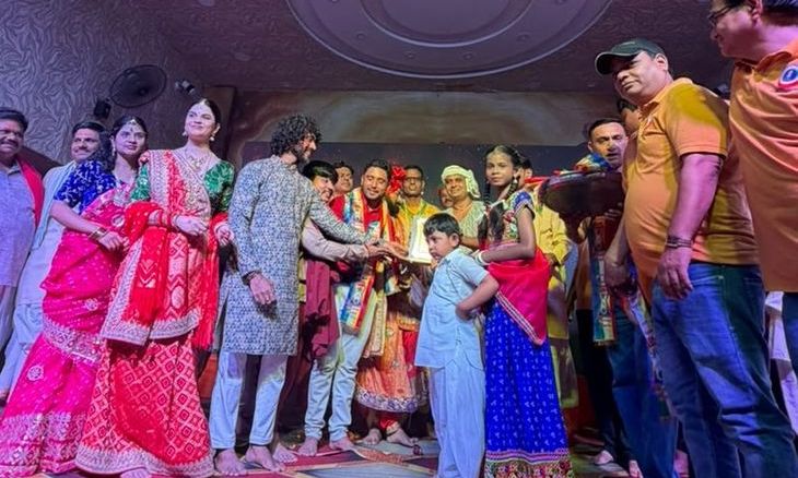 गुना: पर्युषण पर्व पर पार्श्वनाथ बड़े जैन मंदिर में मंचित हुआ नाटक 'पाड़ाशाह और पारस पत्थर'