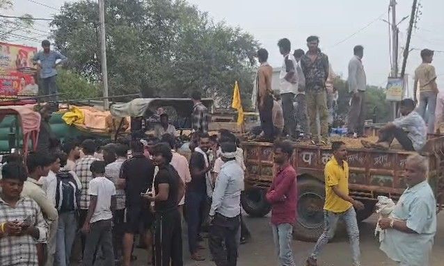 करैरा मंडी में मूंगफली के दाम औंधे मुंह गिरे: गुस्साए अन्नदाताओं ने मुख्य मार्ग पर किया चक्काजाम
