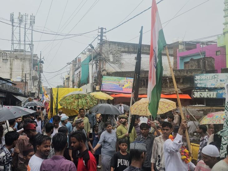 श्योपुर में अकीदत के साथ निकला ईद-मिलादुन्नबी का जुलूस, बारिश भी नहीं डिगा पाई हौसला