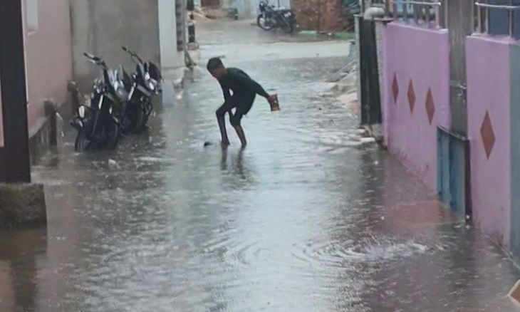 दतिया में एक घंटे की बारिश ने खोली नगर पालिका की पोल, घरों-दुकानों में भरा पानी