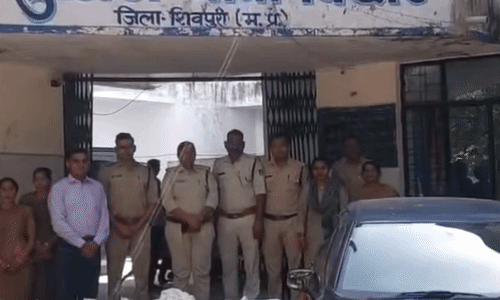 शिवपुरी के पिछोर में पुलिस ने पकड़ी अवैध शराब, बलेनो कार से 27 पेटी बरामद