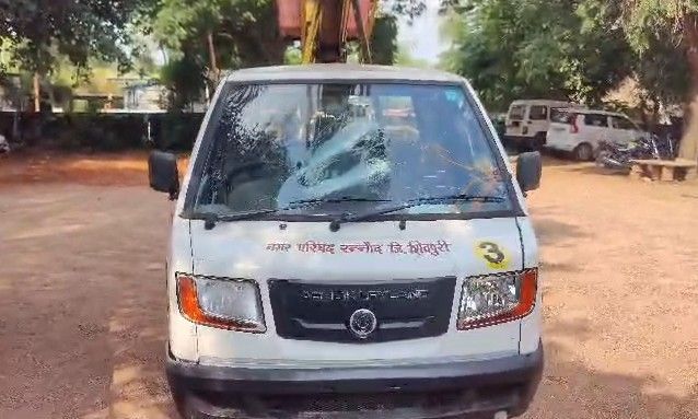 शिवपुरी में स्ट्रीट लाइट सुधार रहे नगर परिषदकर्मी से मारपीट, वाहन में तोड़फोड़