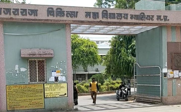 ग्वालियर के जीआरएमसी समेत पूरे मप्र में इंटर्न डॉक्टरों का फूटा गुस्सा, मात्र 477 रुपए रोजाना मिल रहा मेहनताना