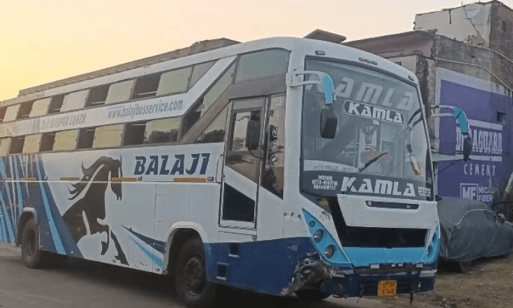 खनियांधाना में बस और बाइक की भिड़ंत, गंभीर रूप से घायल युवक ने मेडिकल कॉलेज में तोड़ा दम