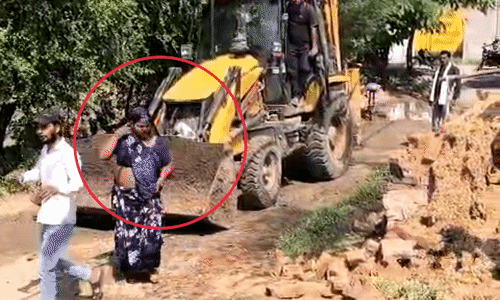 मुरैना में अतिक्रमण हटाने गई नगर निगम टीम पर पथराव, जेसीबी के कांच टूटे और तीन कर्मी घायल
