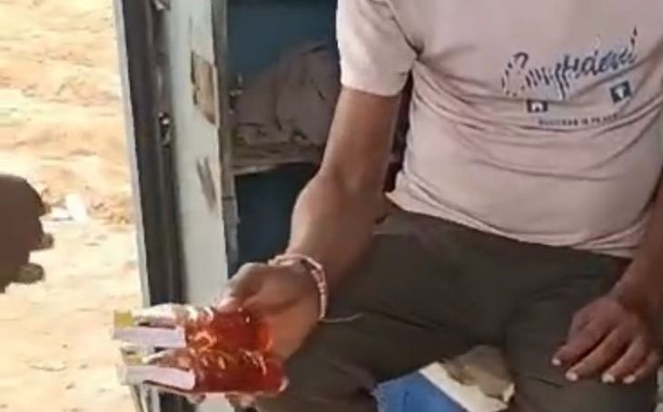 मुरैना के ग्रामीण इलाकों में धड़ल्ले से बिक रही अवैध शराब, सरकारी दुकानों की तर्ज पर हो रहा संचालन