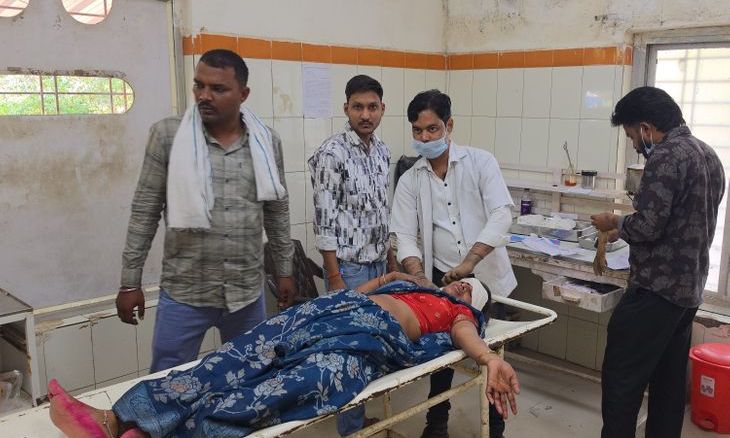 डबरा-दतिया हाईवे पर भीषण सड़क हादसा, लोडिंग वाहन की टक्कर से महिला गंभीर रूप से घायल