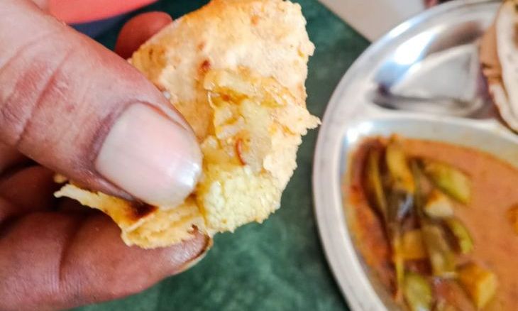 अशोकनगर: सरकारी हॉस्टल की मेस के खाने में निकला कीड़ा, छात्रों ने कलेक्टर को सुनाई अपनी पीड़ा