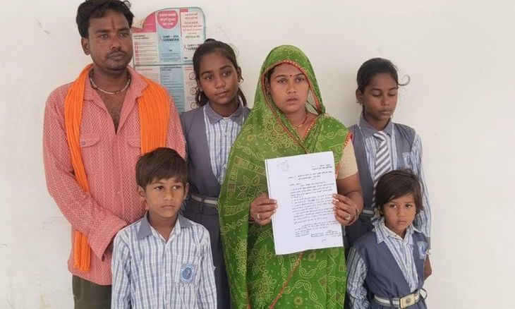 गुना में जमीन पर कब्जे का प्रयास, जनसुनवाई में फफककर रोया पीड़ित किसान