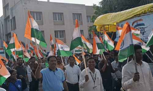 अशोकनगर में 'हर घर तिरंगा' अभियान के तहत निकली विशाल रैली, उमड़े अधिकारी और आम नागरिक