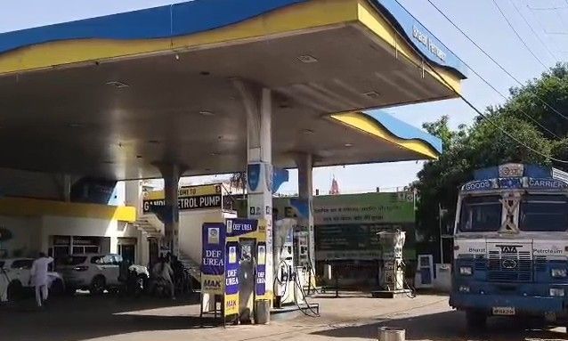 शिवपुरी में गांधी पेट्रोल पंप जमीन विवाद: नपा अध्यक्ष ने सीएमओ पर साठगांठ का लगाया गंभीर आरोप