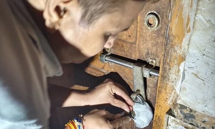 शिवपुरी में स्वास्थ्य विभाग का शिकंजा: कोलारस में मेडिकल स्टोर्स से संचालित हो रहे दो अवैध अस्पताल सील