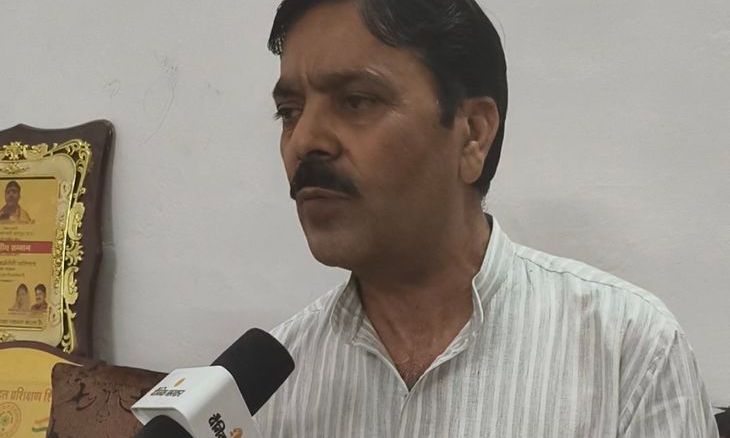 दतिया उपचुनाव: अवधेश नायक के घर भाजपा नेताओं की आवाजाही, बोले- टिकट कटने के पीछे दिग्विजय सिंह थे, दोनों विकल्प खुले