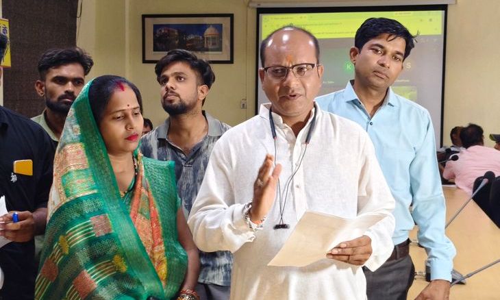 ग्वालियर में सीवर और सड़क के हाल पर फूटा गुस्सा, पार्षदों ने दिया एक हफ्ते का अल्टीमेटम