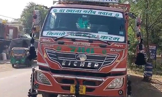 शिवपुरी में हाईवे पर ट्रक रुकवाकर कट्टा अड़ाया, डीजल और चने के बीज लूटे