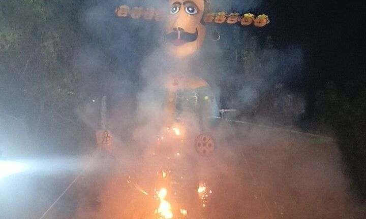 श्योपुर में विजयादशमी पर हुआ 52 फीट के रावण और 45 फीट मेघनाद का दहन, गूंजे जय श्रीराम के नारे