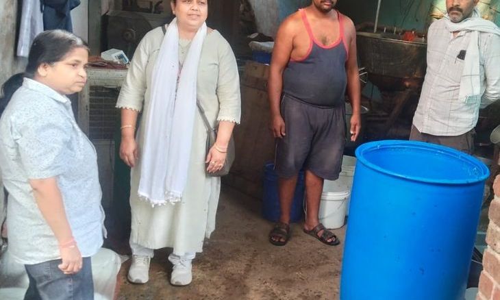 भिंड में त्योहारी सीजन से पहले खाद्य विभाग की कार्रवाई, डेयरियों से लिए गए सैंपल