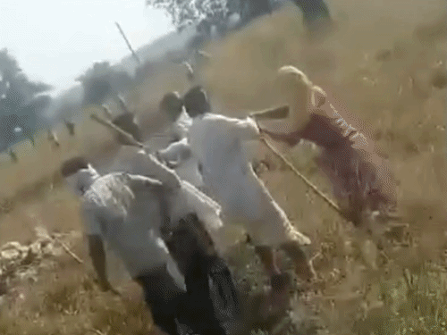 शिवपुरी के जागती गांव में खेत पर भैंस चराने को लेकर खूनी संघर्ष, आरोपियों ने की ताबड़तोड़ फायरिंग