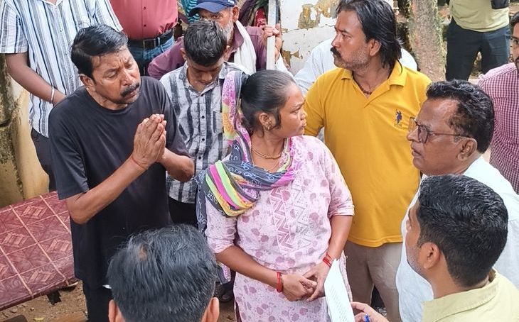 दतिया में प्रशासन का बड़ा एक्शन: राजघाट कॉलोनी के 13 सरकारी आवासों से अवैध कब्जा हटाया